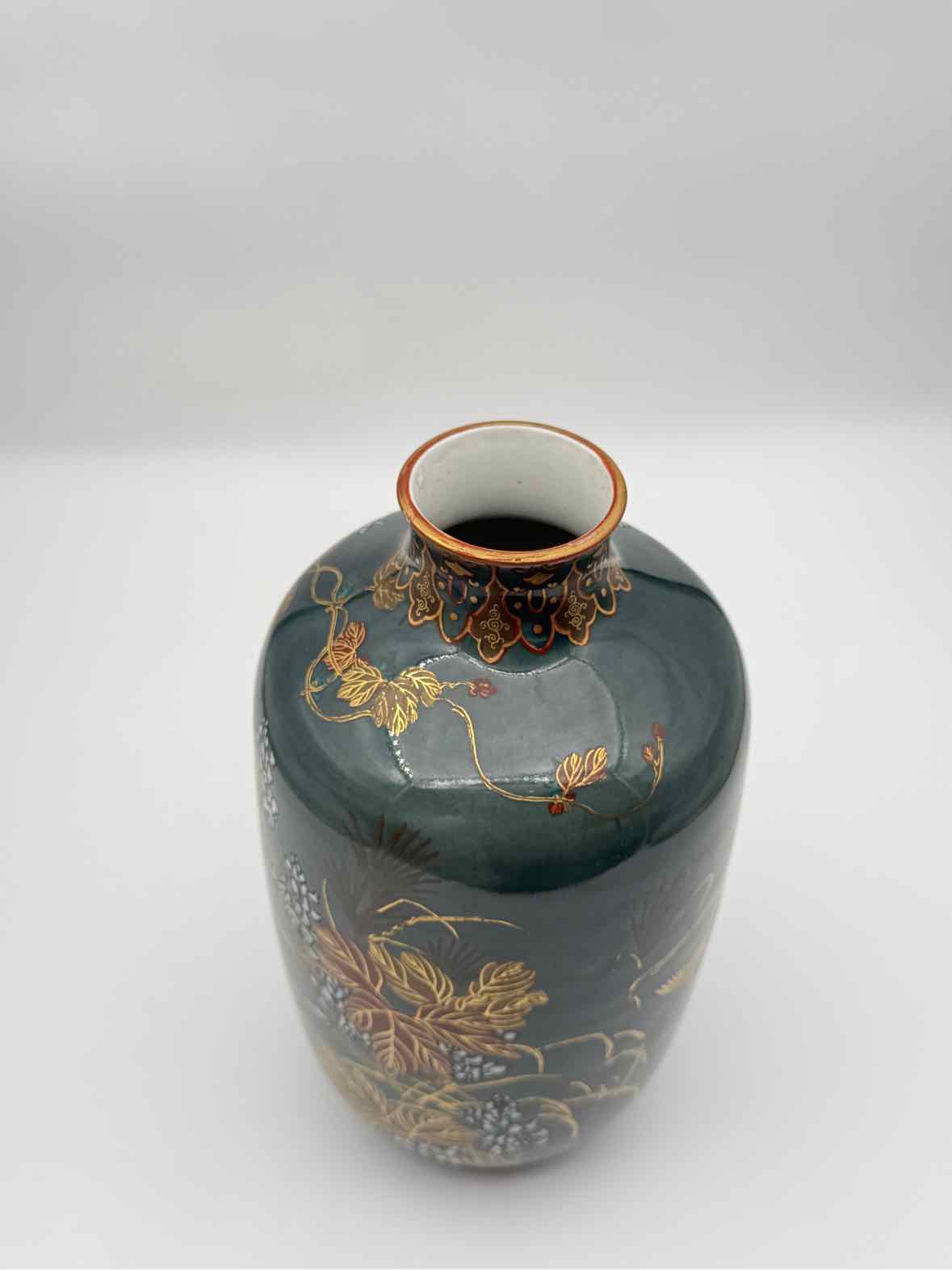 Antique Chinese Vase With Relief Bamboo Hat