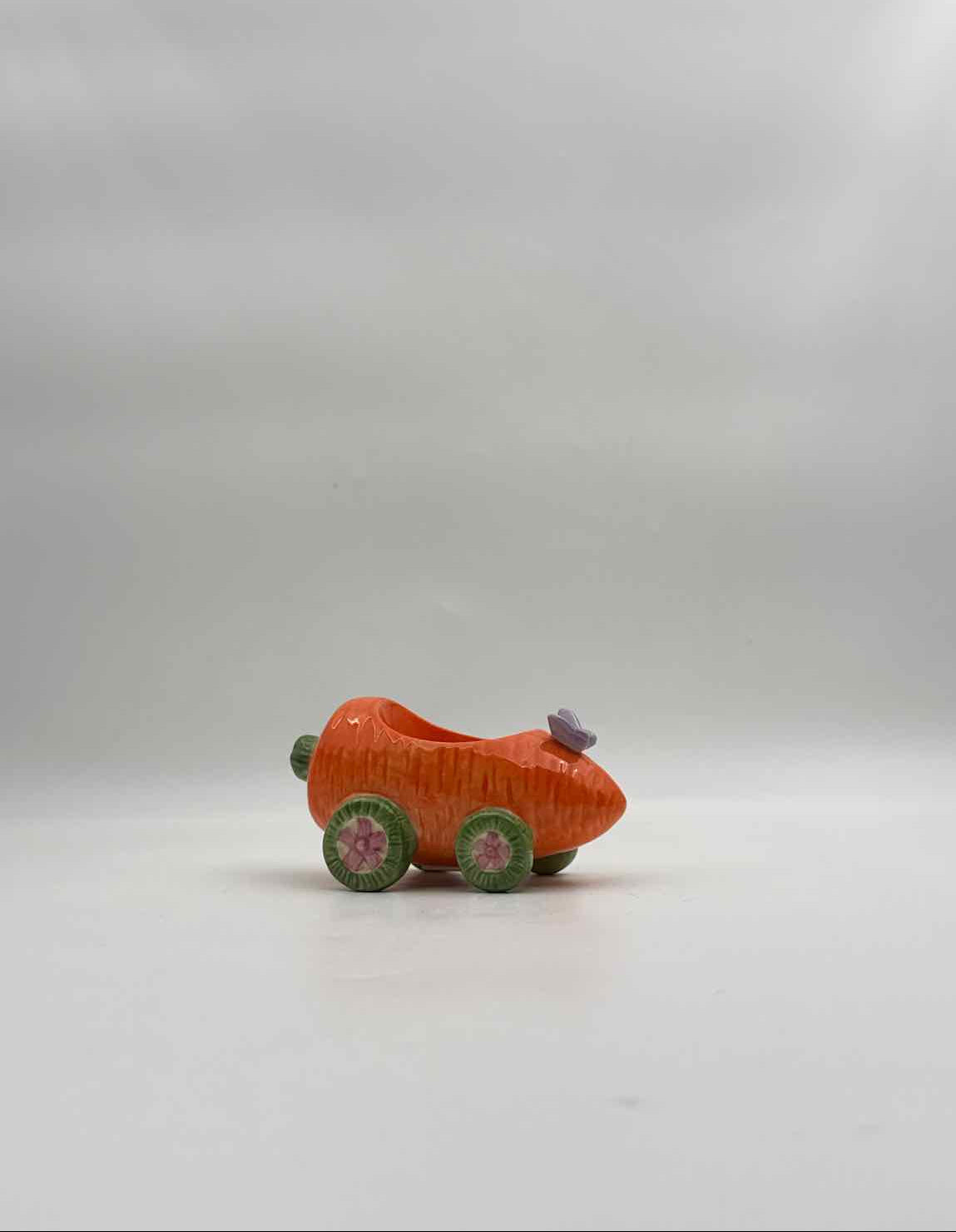 Easter Rabbit Carrot Car Salt Pepper Shakers Set Spring Decor Accent