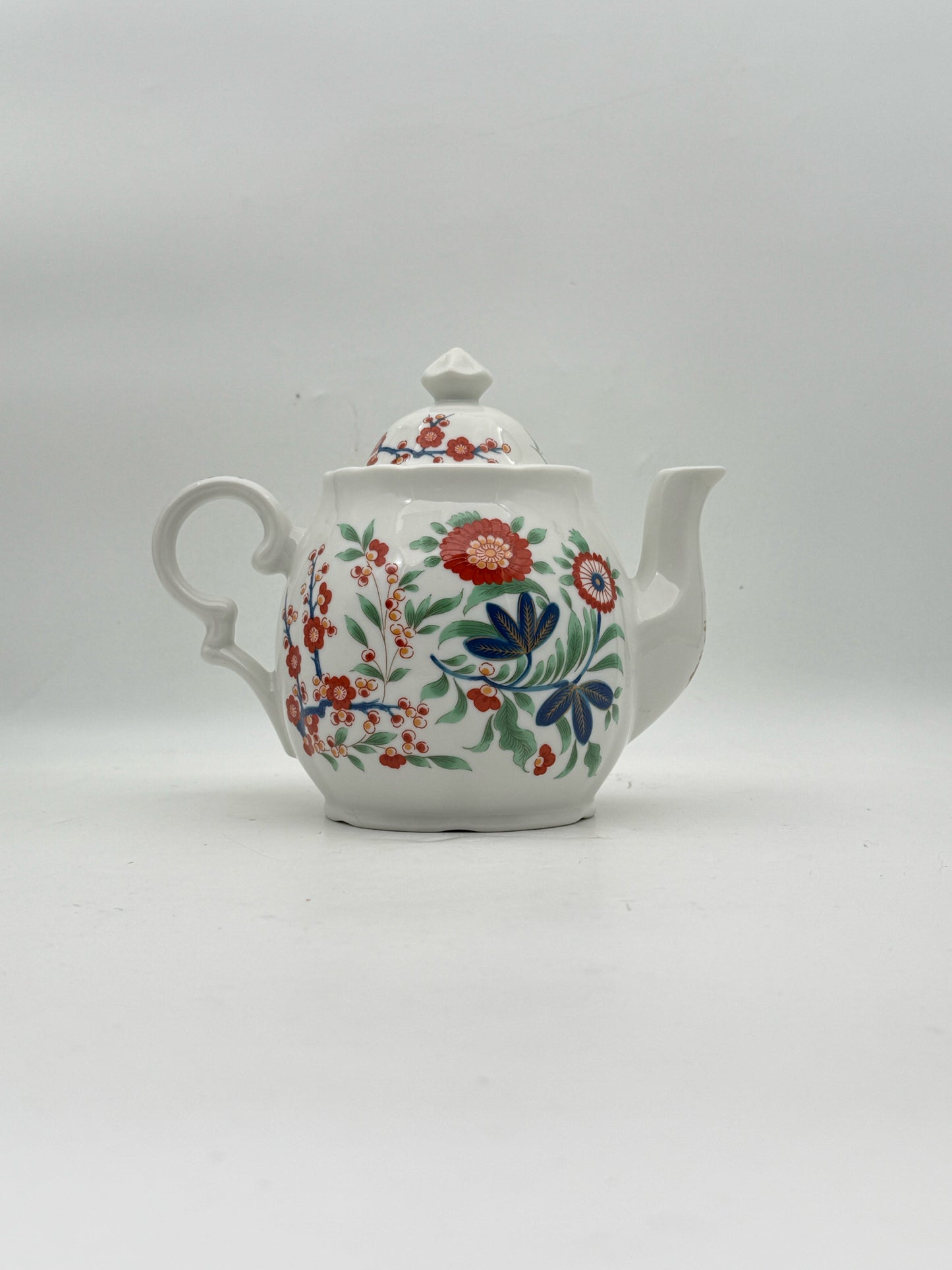 Smithsonian Institute Kakiemon Style Teapot