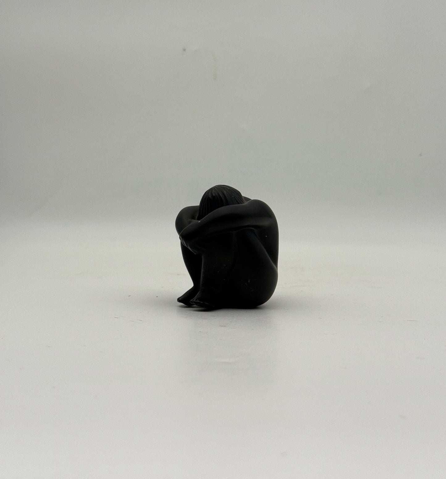 Lalique Nu Assis Noir Figurine With Box