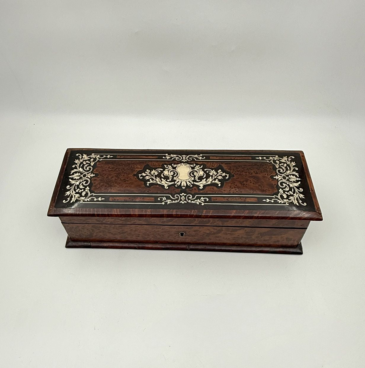Late 19th‑Century Marquetry Inlaid Wooden Box – Elegant Antique Décor