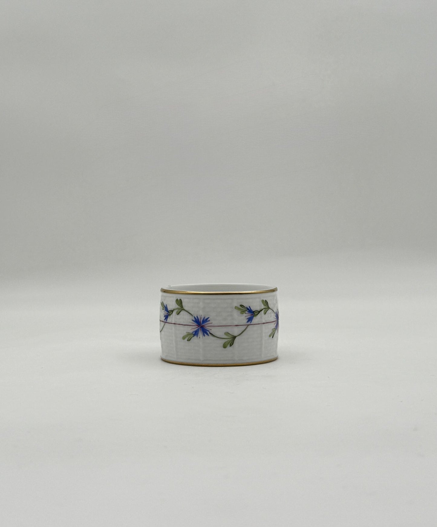 Herend Coneflower Napkin Ring – Hand-Painted Porcelain with Gold Trim