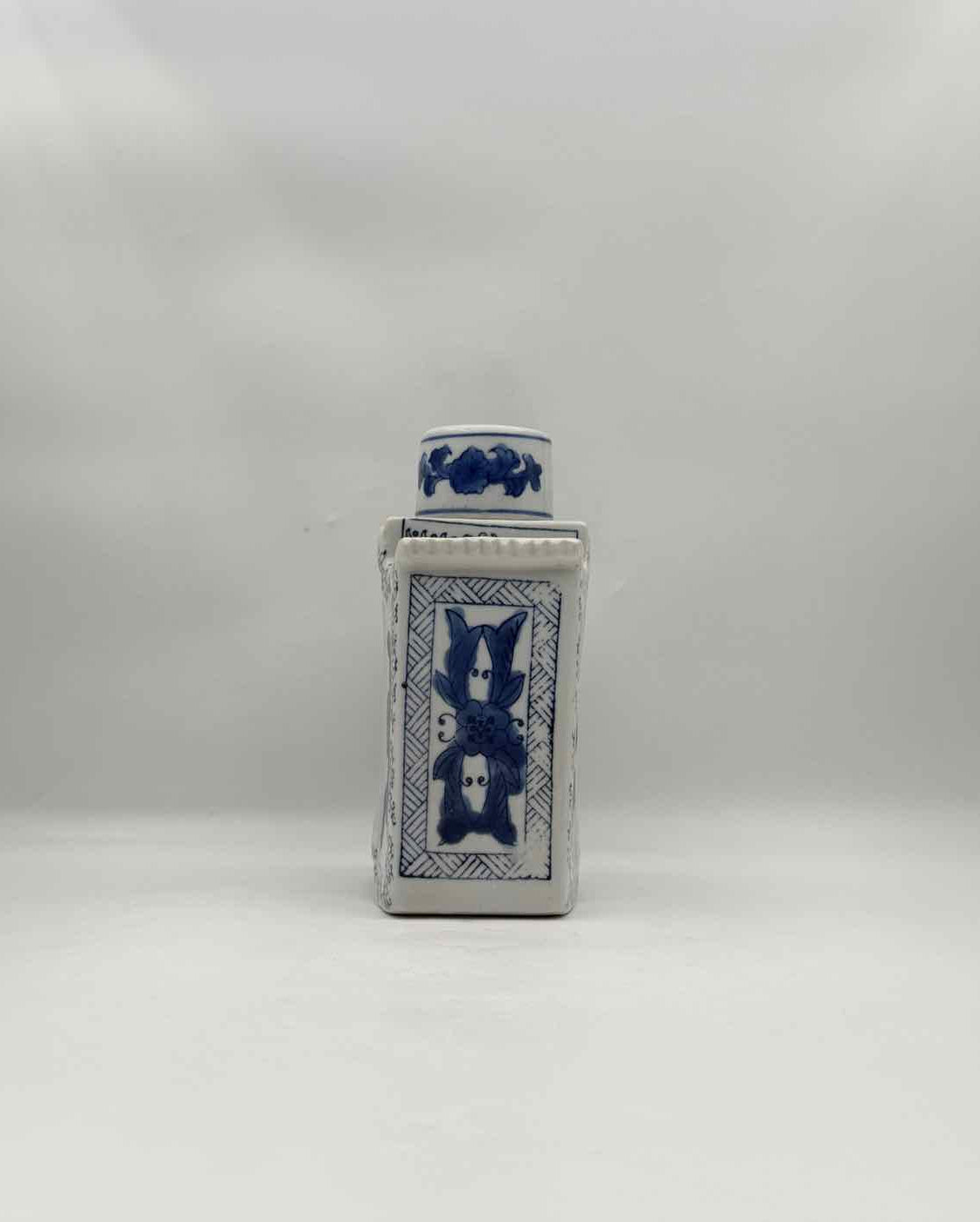 Vintage Chinese Blue Porcelain Panda Bamboo Tea Caddy Lid Storage Jar