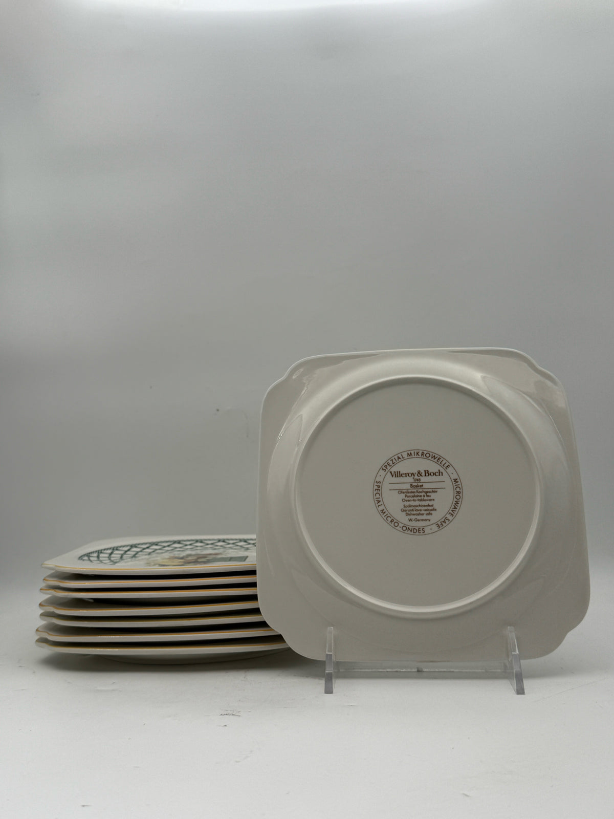 Villeroy and Boch Basket Dinnerware Set- 16 Plate Set